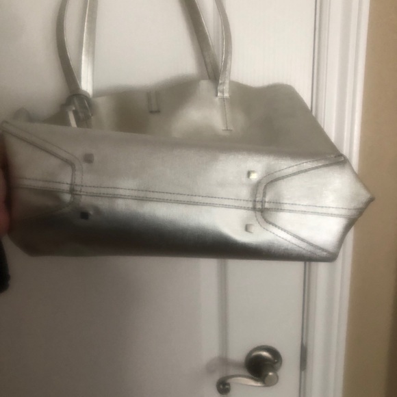 VINCE CAMUTO - EUC Tote Bag - Picture 3 of 13